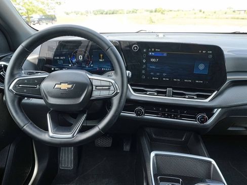 Used 2026 Chevrolet Equinox LT AWD/4WD image 29