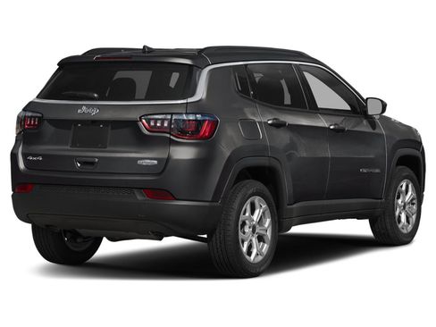 Used 2025 Jeep Compass Latitude AWD/4WD image 2