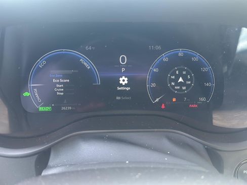 Used 2025 Toyota Sienna Platinum AWD/4WD image 2