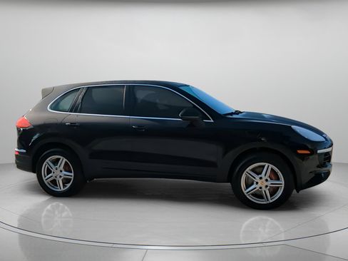 Used 2016 Porsche Cayenne AWD/4WD image 34
