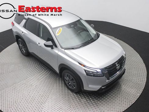 Used 2024 Nissan Pathfinder S AWD/4WD image 3