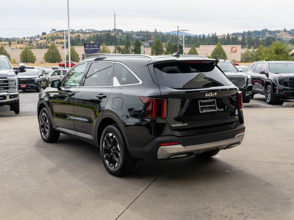 Certified 2025 Kia Sorento S w/ Panoramic Sunroof Package AWD/4WD image 5