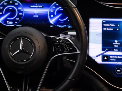 Used 2022 Mercedes-Benz EQS 580 4MATIC Sedan image 21