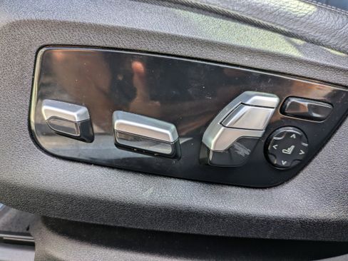 Used 2021 BMW 740i w/ M Sport Package image 19