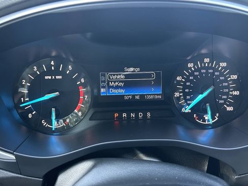 Used 2016 Ford Fusion SE FWD image 16