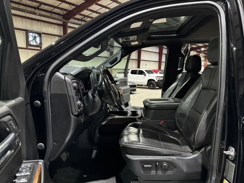 Used 2020 Chevrolet Silverado 2500 High Country w/ Technology Package image 12