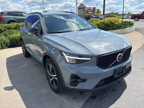 Used 2023 Volvo XC40 B5 Plus w/ Driver Assist Package AWD/4WD image 4