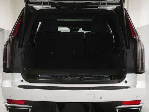 Used 2021 Cadillac Escalade ESV Premium Luxury w/ Driver Assist Tech Package image 38