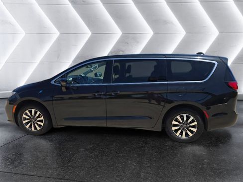 Used 2024 Chrysler Pacifica Limited FWD image 8