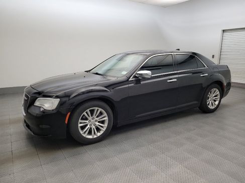 Used 2015 Chrysler 300 C RWD image 2