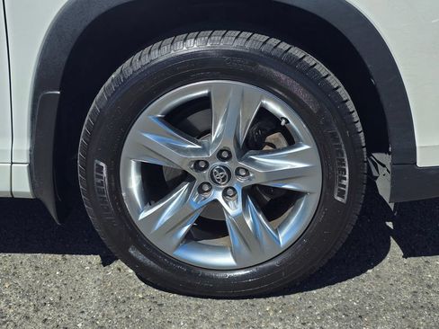 Used 2017 Toyota Highlander Limited AWD/4WD image 9