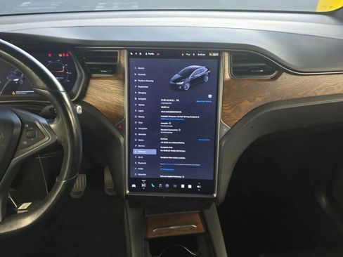 Used 2021 Tesla Model X Long Range image 9