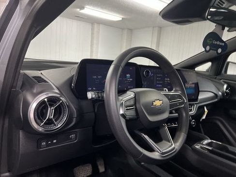 Certified 2025 Chevrolet Equinox EV LT FWD image 10