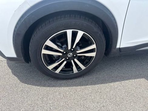 Used 2020 Nissan Kicks SR w/ SR Premium Package FWD image 9