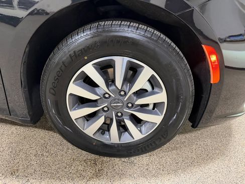 Used 2023 Chrysler Pacifica Touring-L FWD image 68