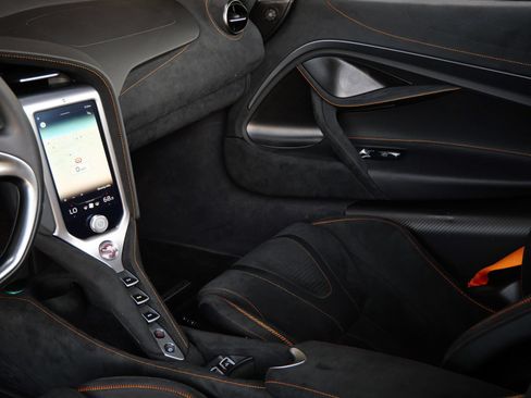 Used 2024 McLaren 750S Spider RWD image 21