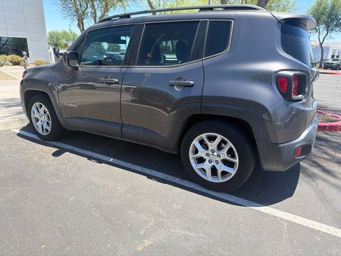 Used 2017 Jeep Renegade Latitude FWD image 5