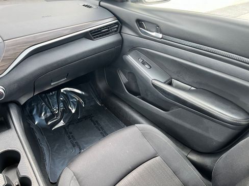 Used 2025 Nissan Altima 2.5 SV image 33