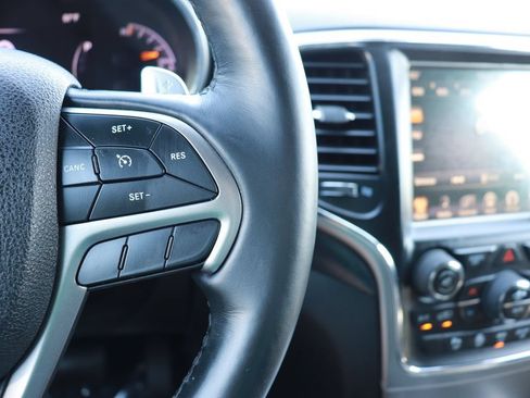 Used 2017 Jeep Grand Cherokee Altitude RWD image 18