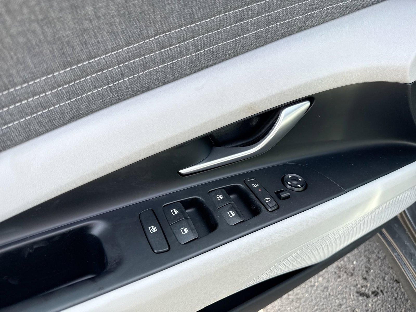 Certified 2026 Hyundai Elantra Limited FWD image 16
