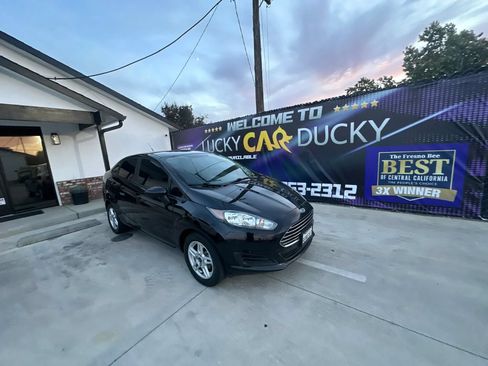 Used 2018 Ford Fiesta SE FWD image 3