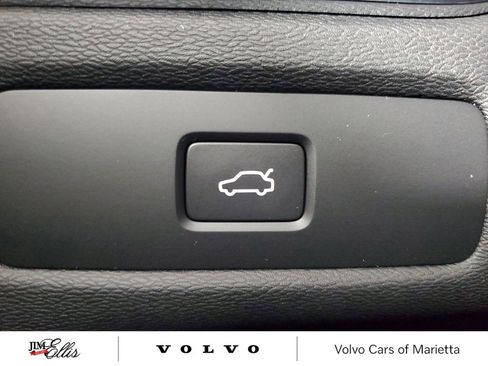 Certified 2025 Volvo XC60 B5 Core w/ Climate Package PRO image 36