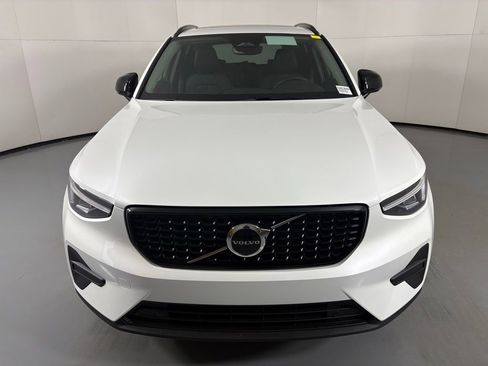 New 2026 Volvo XC40 B4 Core image 3