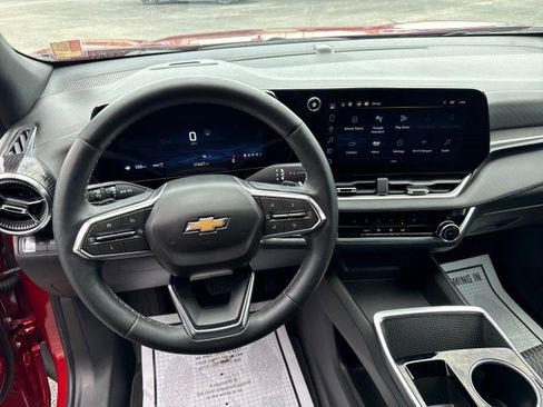 Used 2025 Chevrolet Equinox LT w/ Safety and Technology Package AWD/4WD image 17