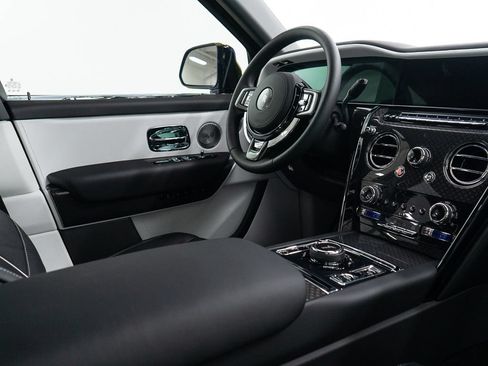 Certified 2026 Rolls-Royce Cullinan Black Badge AWD/4WD image 33