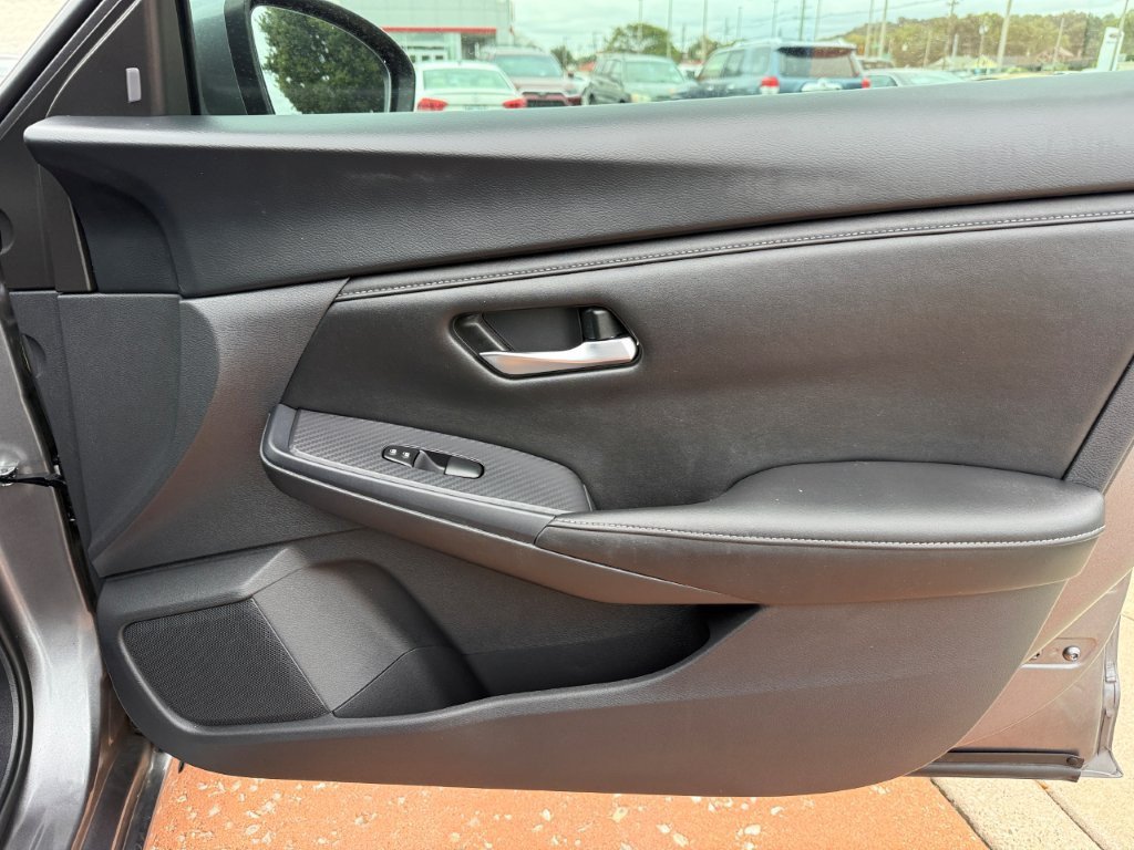 Used 2023 Nissan Sentra SV FWD image 17