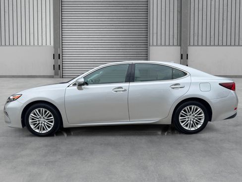 Used 2016 Lexus ES 350 w/ Premium Package w/Wood Trim FWD image 32