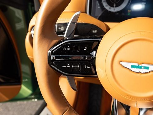 Used 2025 Aston Martin DB12 Convertible RWD image 31