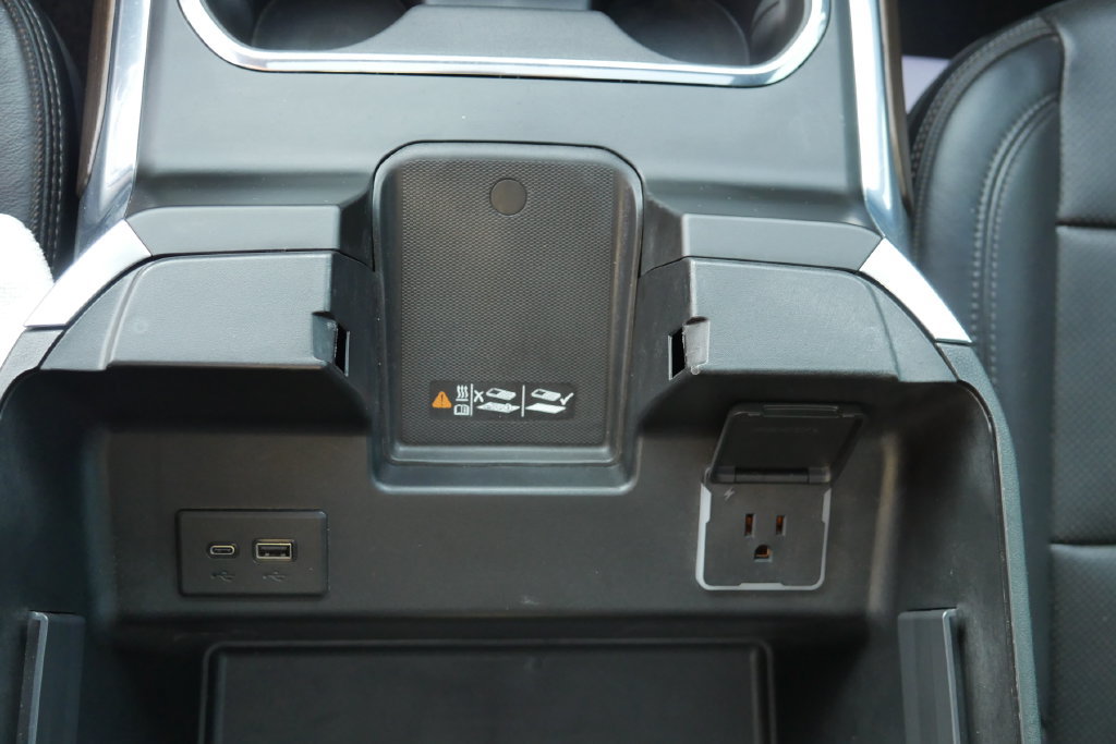 Used 2024 Chevrolet Silverado 2500 High Country AWD/4WD image 30
