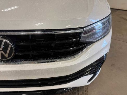 Certified 2023 Volkswagen Tiguan SE R-Line FWD image 5