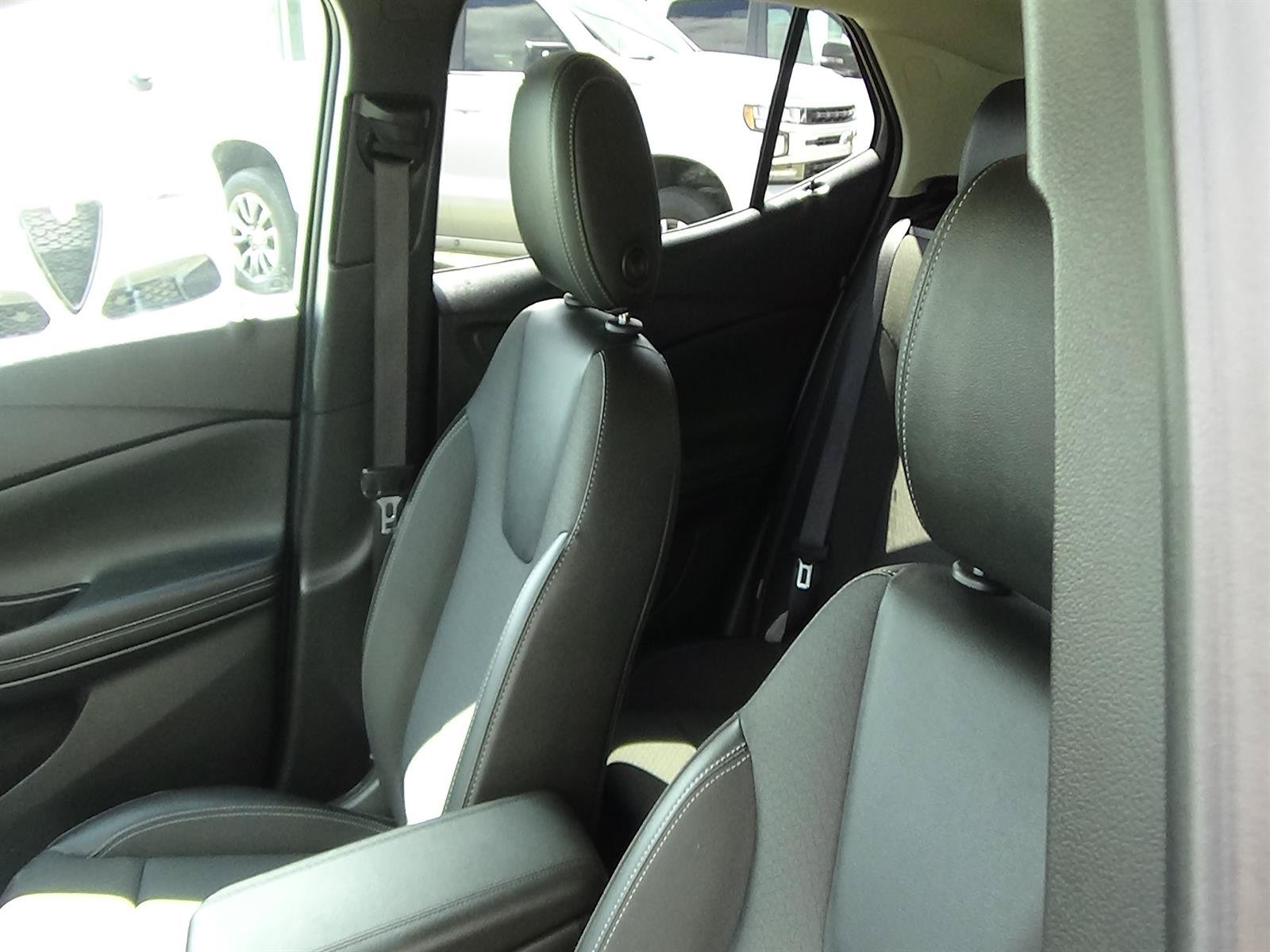 Used 2025 Buick Encore GX Preferred FWD image 18