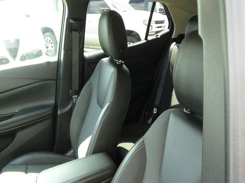 Used 2025 Buick Encore GX Preferred FWD image 18