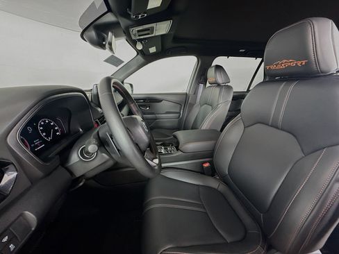 Certified 2025 Honda Pilot TrailSport image 25