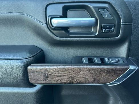 Used 2023 GMC Sierra 3500 Denali w/ Denali Black Diamond Edition image 11