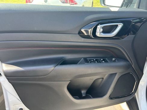 Used 2025 Jeep Compass Limited AWD/4WD image 3