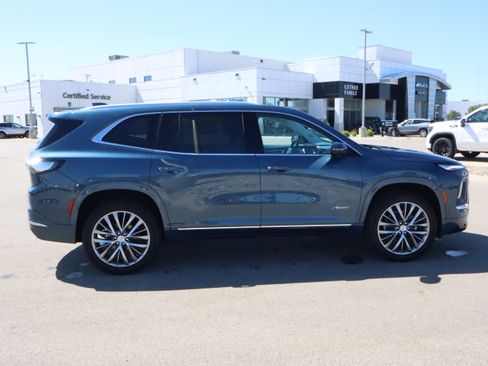 Used 2022 Buick Enclave Avenir w/ Avenir Technology Package AWD/4WD image 8