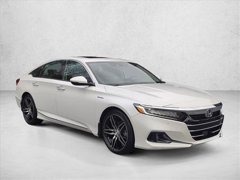 Used 2022 Honda Accord Touring image 3