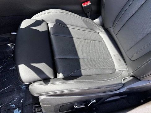 Used 2025 BMW 230i xDrive Coupe w/ Premium Package image 32