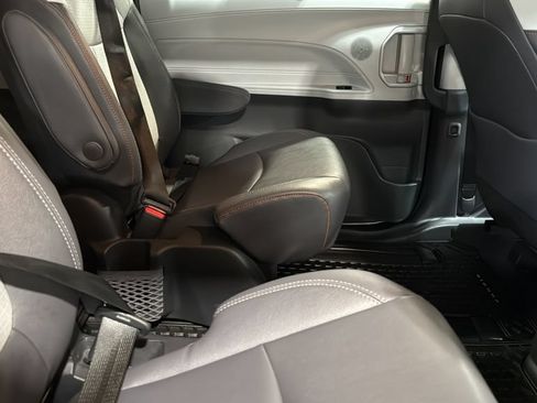 Used 2023 Toyota Sienna XSE AWD/4WD image 16
