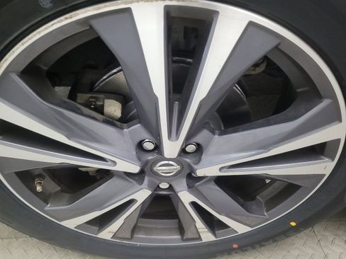 Used 2017 Nissan Pathfinder Platinum w/ Family Entertainment Package FWD image 31