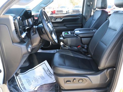 Used 2024 GMC Sierra 1500 SLT image 13