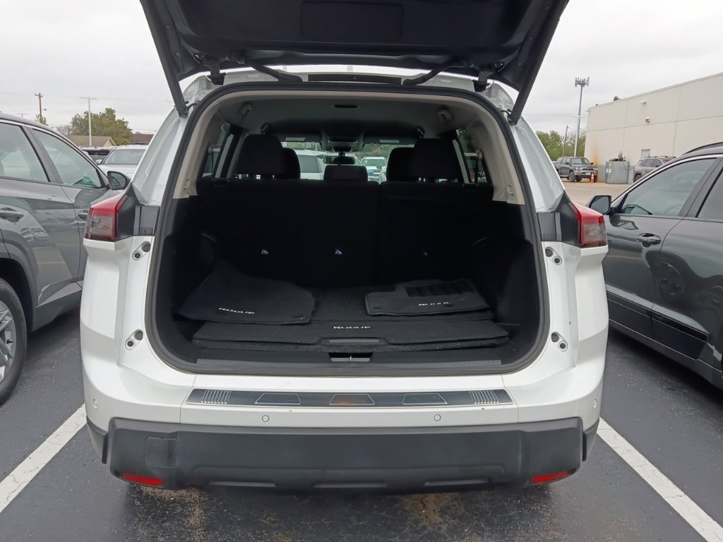 Used 2026 Nissan Rogue SV FWD image 6