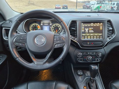 Used 2019 Jeep Cherokee Trailhawk w/ Comfort/Convenience Group image 19