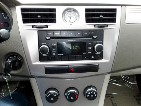 Used 2010 Chrysler Sebring Touring image 16