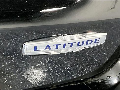 Used 2024 Jeep Compass Latitude image 23