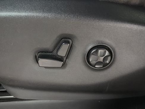 Used 2018 Chrysler Pacifica Touring Plus FWD image 17